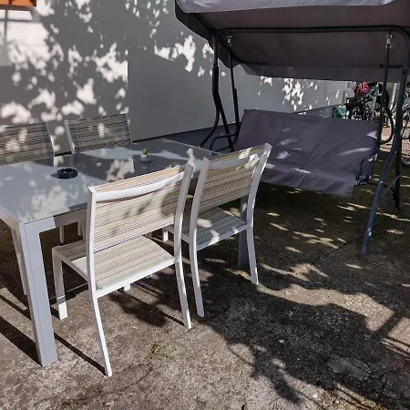 Διαμέρισμα 200 Meters From The Sea With Garden