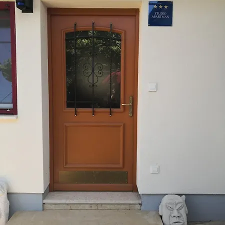 Apartment 200 Meters From The Sea With Garden