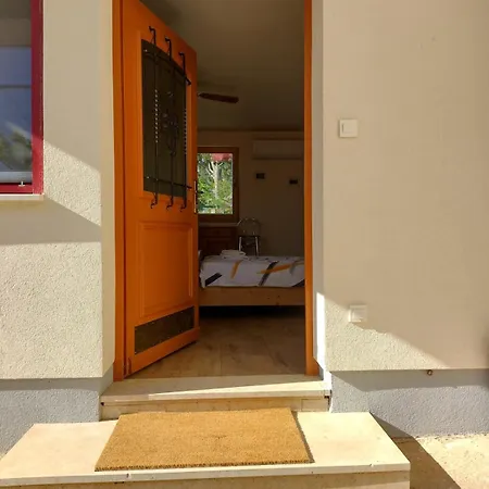 Apartment 200 Meters From The Sea With Garden
