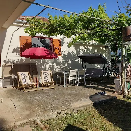 200 Meters From The Sea With Garden Apartment